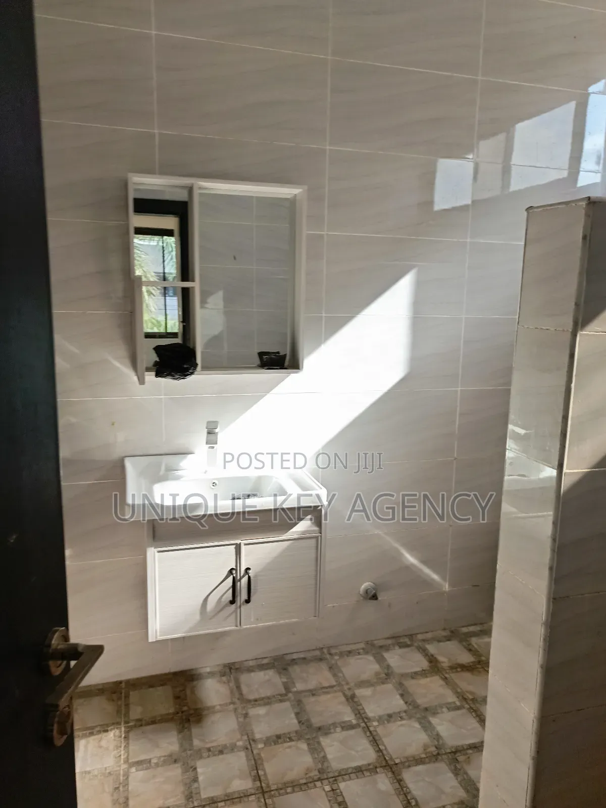 4bdrm Apartment in Unique Key Agency, Airport Residential Area for rent