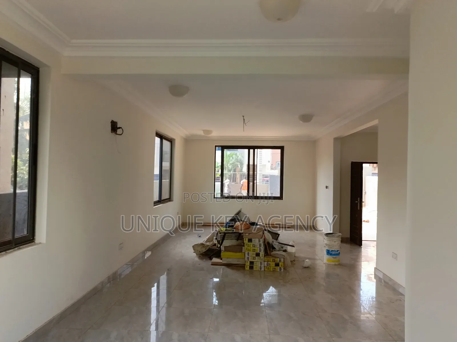 4bdrm Apartment in Unique Key Agency, Airport Residential Area for rent