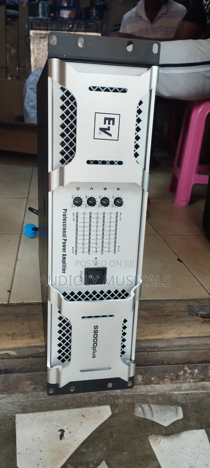 Ev 4channel Amplifier
