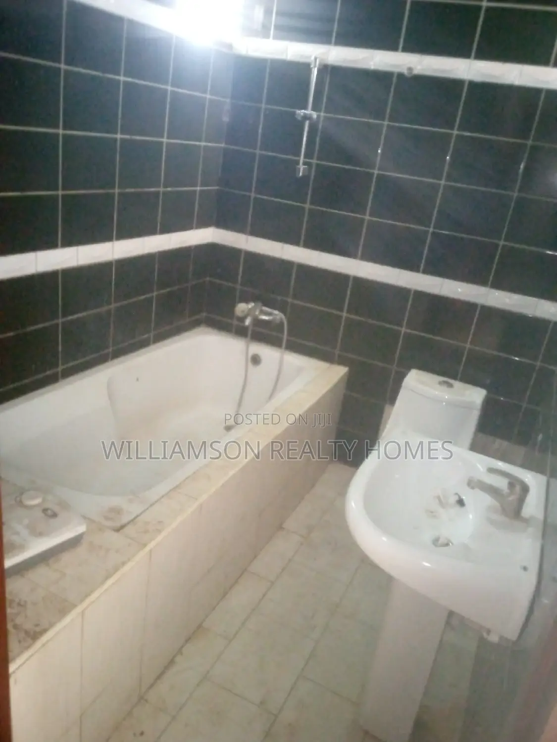 3bdrm House in Community 18 Area, Spintex for rent