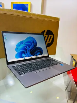 New Laptop HP ZBook Firefly G8 16GB Intel Core I5 SSD 256GB