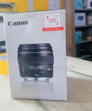 Quality Canon EF 85mm Telephoto Lens for Canon SLR Cameras.