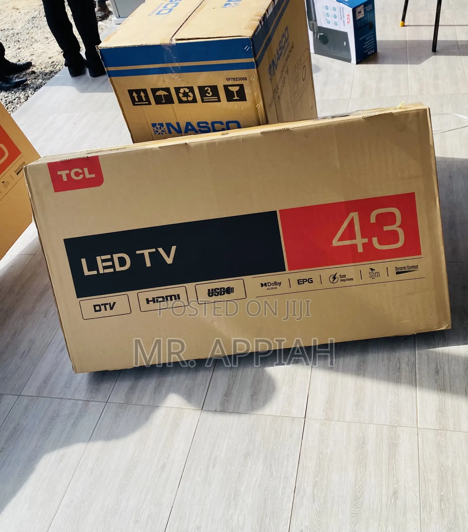 Uniquely Designed TCL 43D3200 43” Full HD Smart Television 