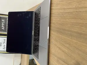 Laptop Apple MacBook Pro 8GB Intel Core i5 SSD 256GB