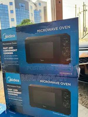 Midea MM7P012MZ-B Countertop Microwave Oven.