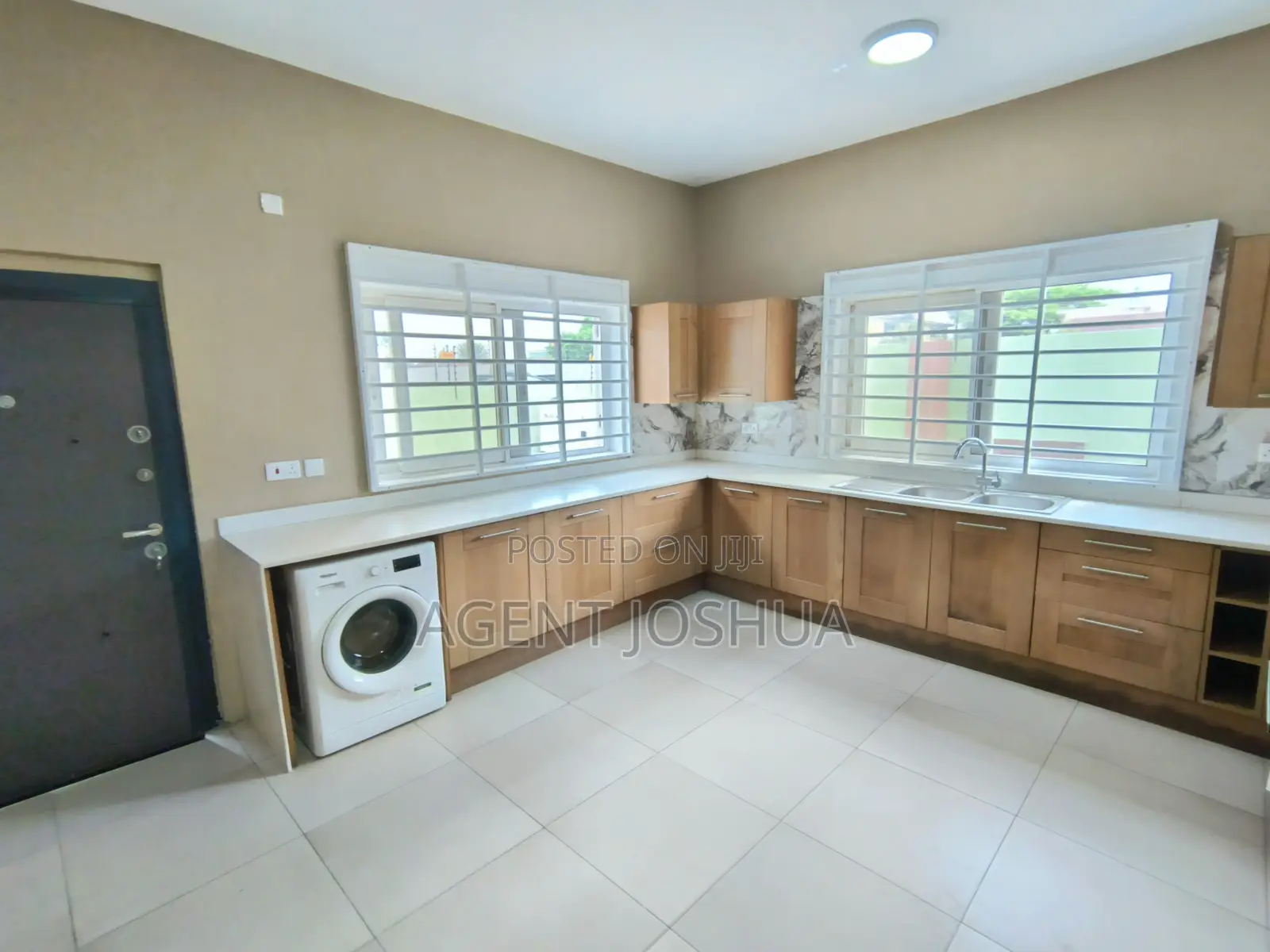 4bdrm House in Manet Court Estate, Airport Residential Area for rent