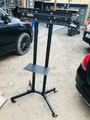 Highly Movable Mobile TV Stand Rolling Movable For 32-70