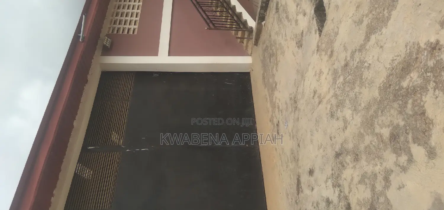 Warehouse Is on Sales at Essreso Adagya