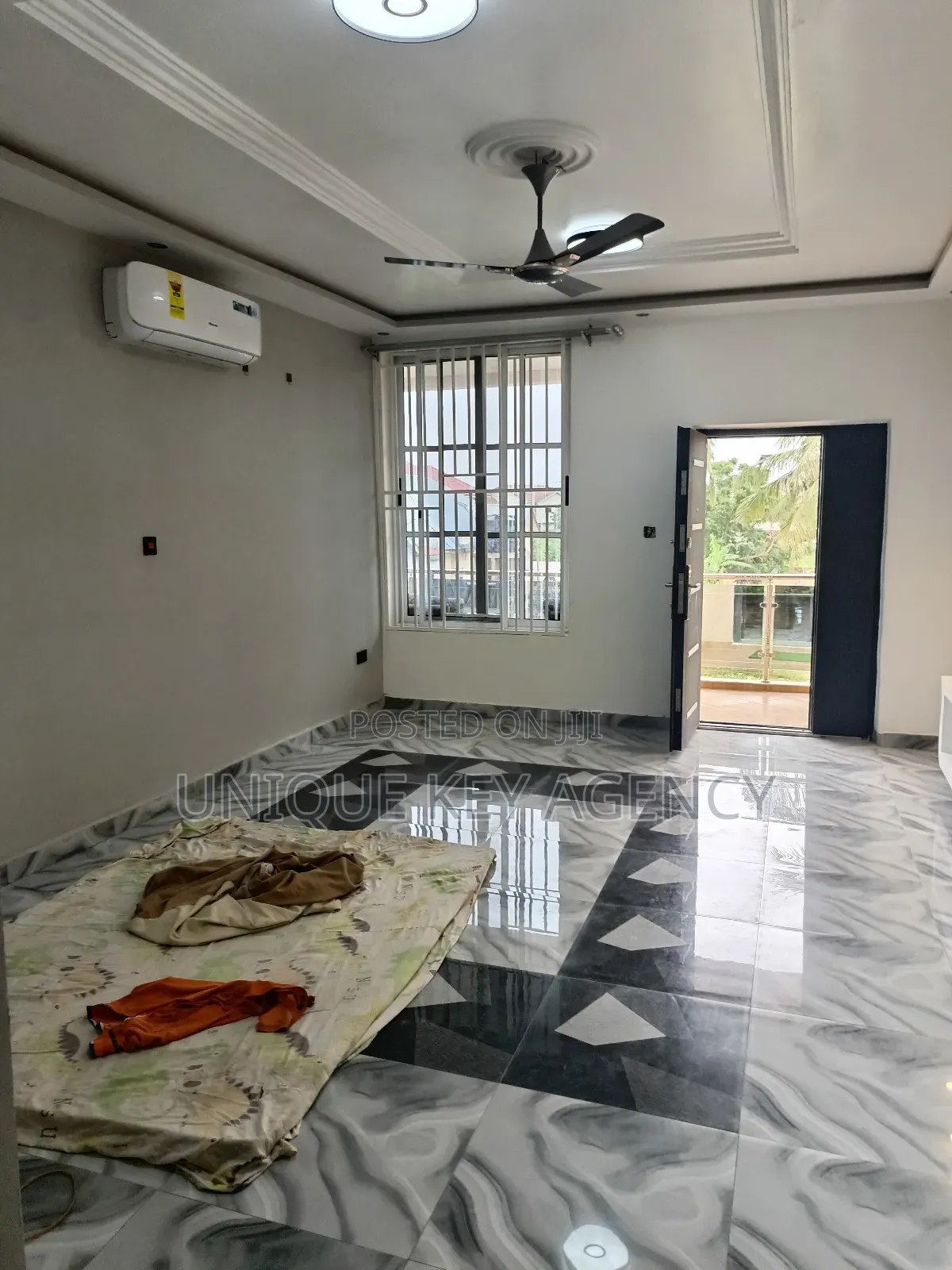 2bdrm Apartment in Unique Key Agency, Baatsona Total for rent