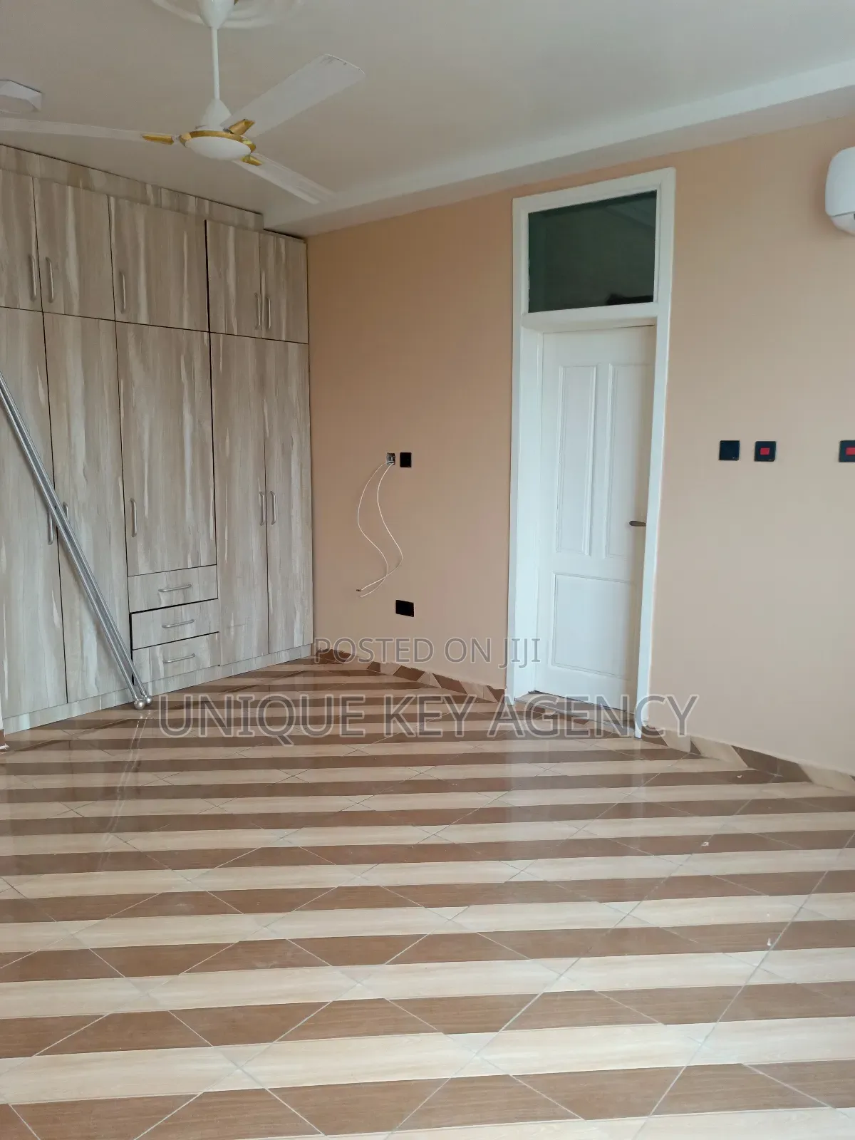 2bdrm Apartment in Unique Key Agency, Baatsona Total for rent