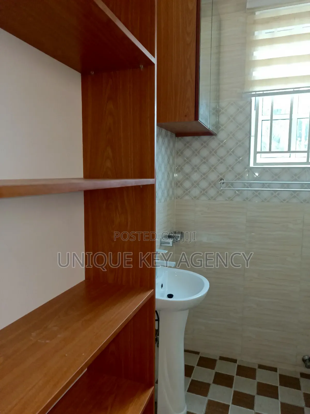 2bdrm Apartment in Unique Key Agency, Baatsona Total for rent