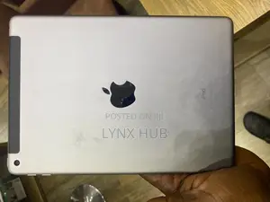Apple iPad 9.7 32 GB Gray