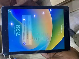 Apple iPad 9.7 32 GB Gray