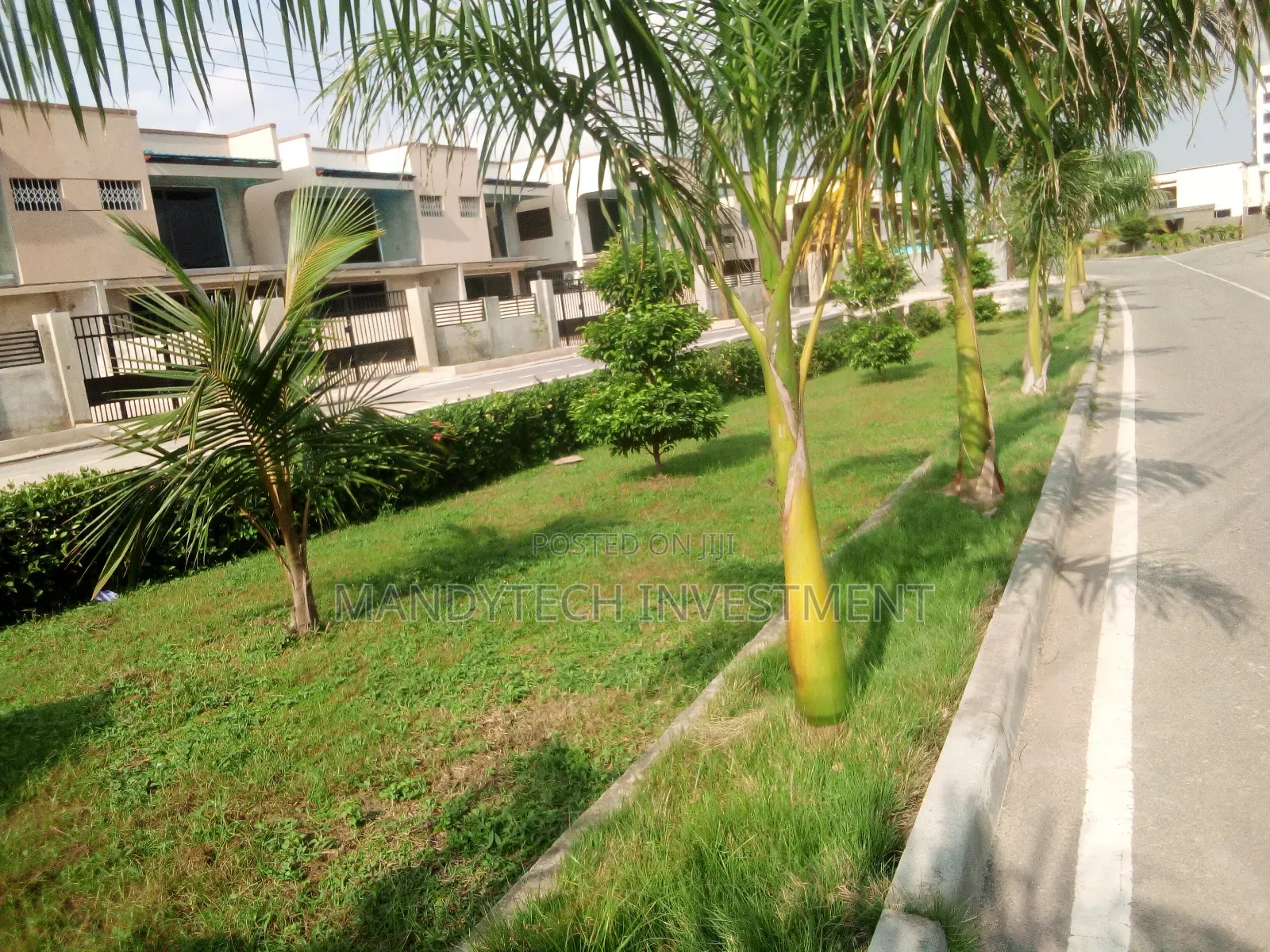 3bdrm Duplex in Oyarifa Mall Area for sale