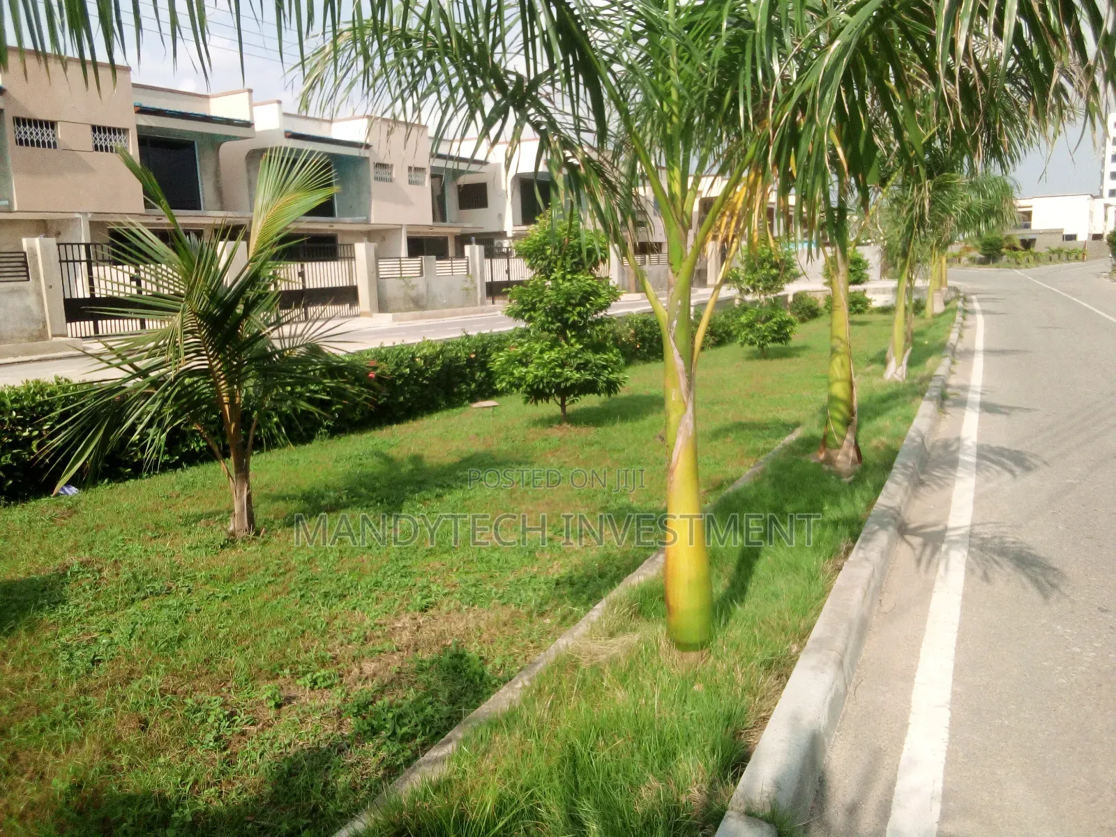 3bdrm Duplex in Oyarifa Mall Area for sale
