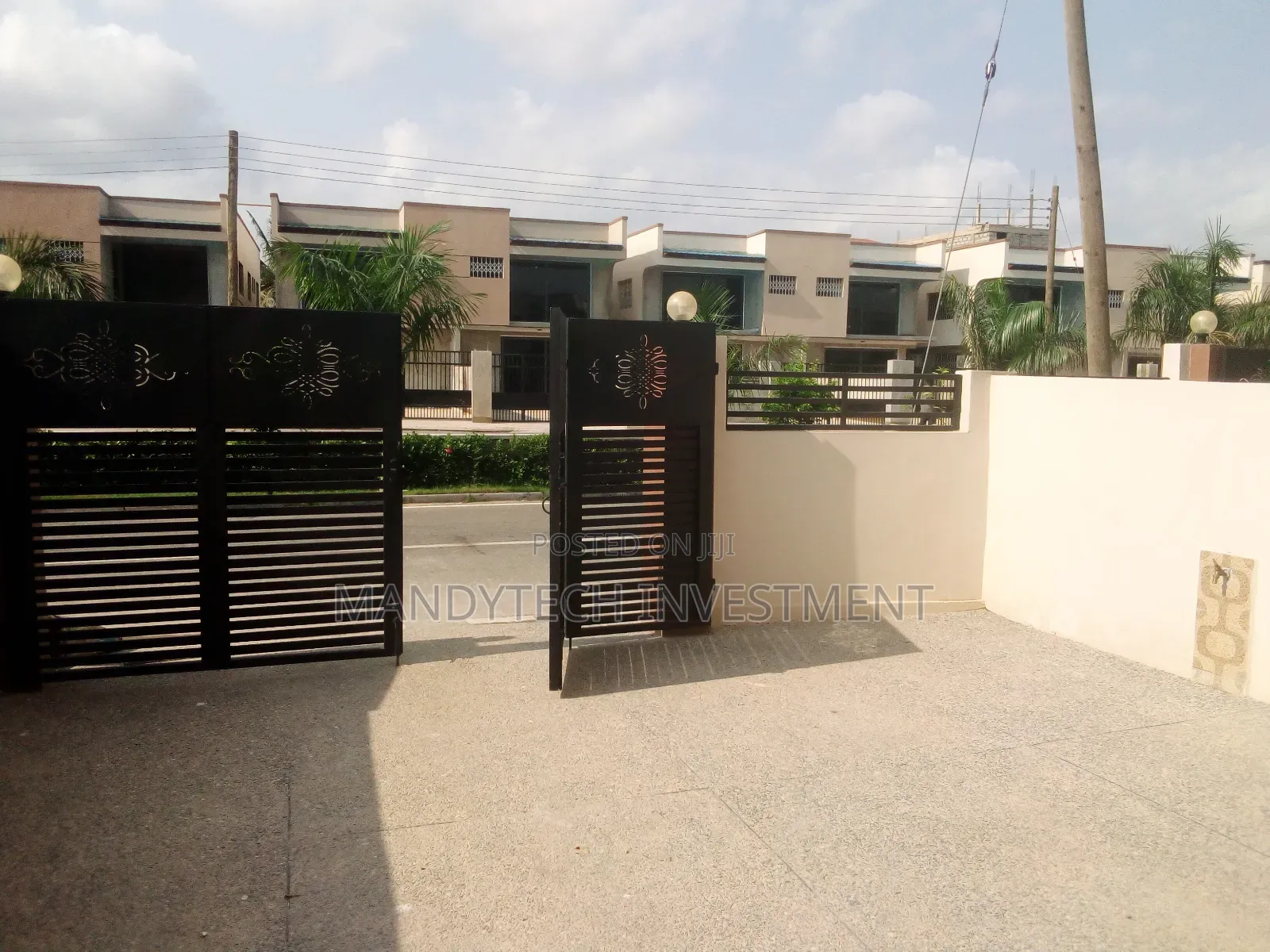 3bdrm Duplex in Oyarifa Mall Area for sale