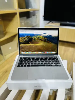 Laptop Apple MacBook Pro 2022 M2 8GB Apple M2 SSD 256GB