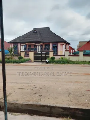 10bdrm House in Fredimens Real, Kumasi Metropolitan for sale