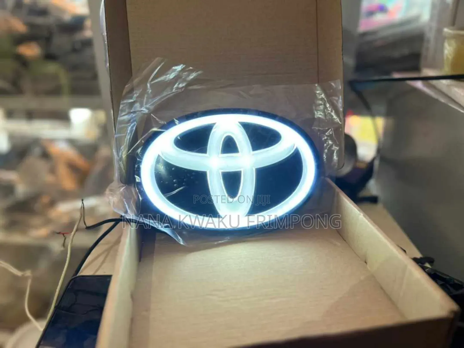 Toyota Land Cruiser Front Crown (Glass With Light Available)