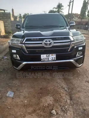 V8 for Rent - 7 Seater for Rent in Accra, Ghana