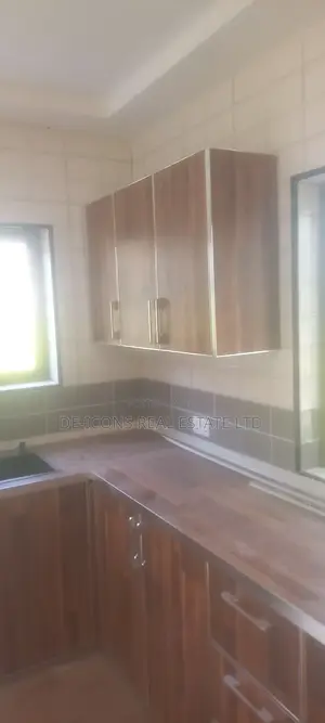 3bdrm Duplex in De-Icons Real Estate, Awutu Senya East Municipal