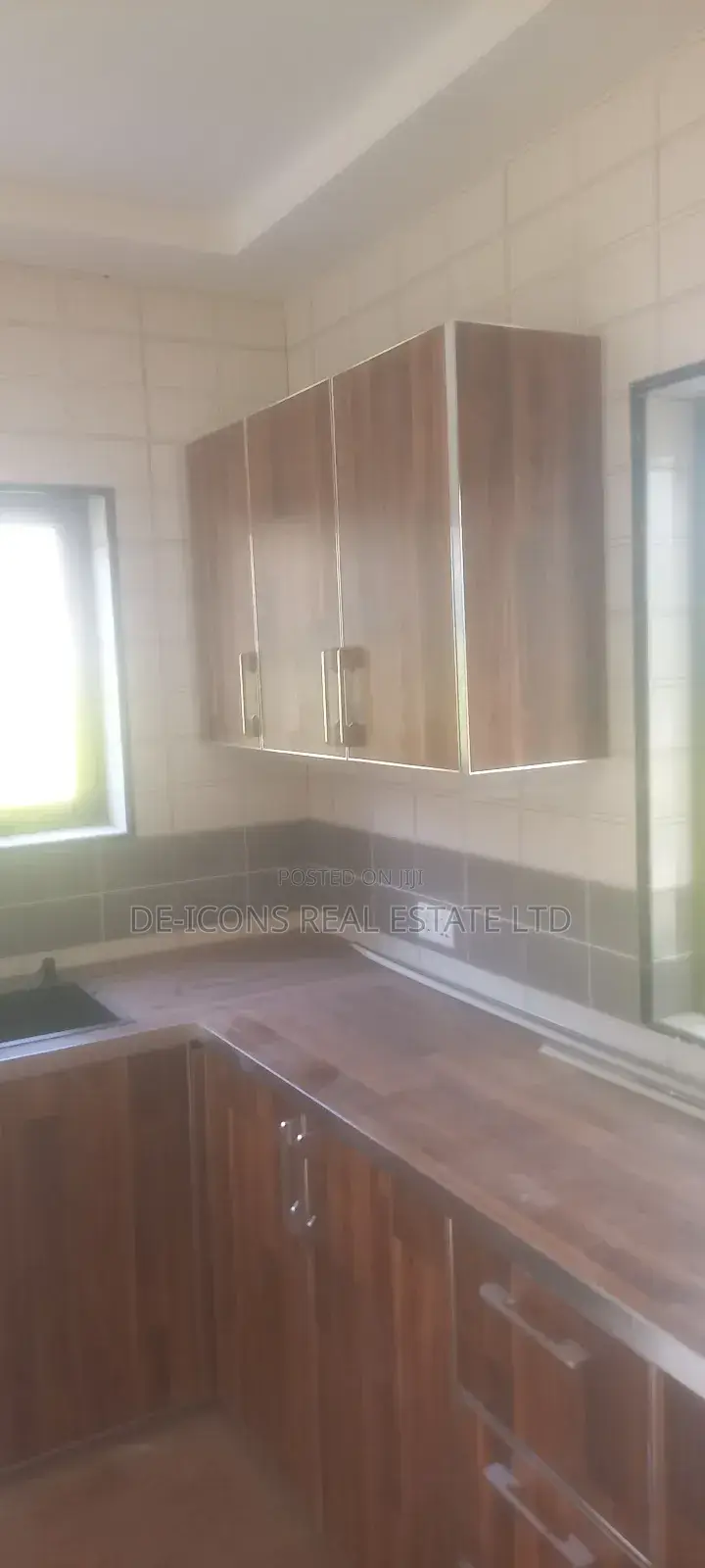 3bdrm Duplex in De-Icons Real Estate, Awutu Senya East Municipal