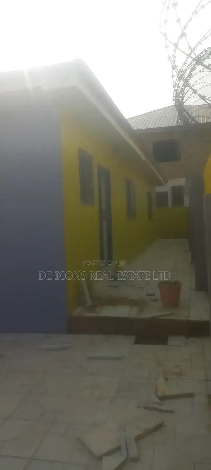 3bdrm Duplex in De-Icons Real Estate, Awutu Senya East Municipal
