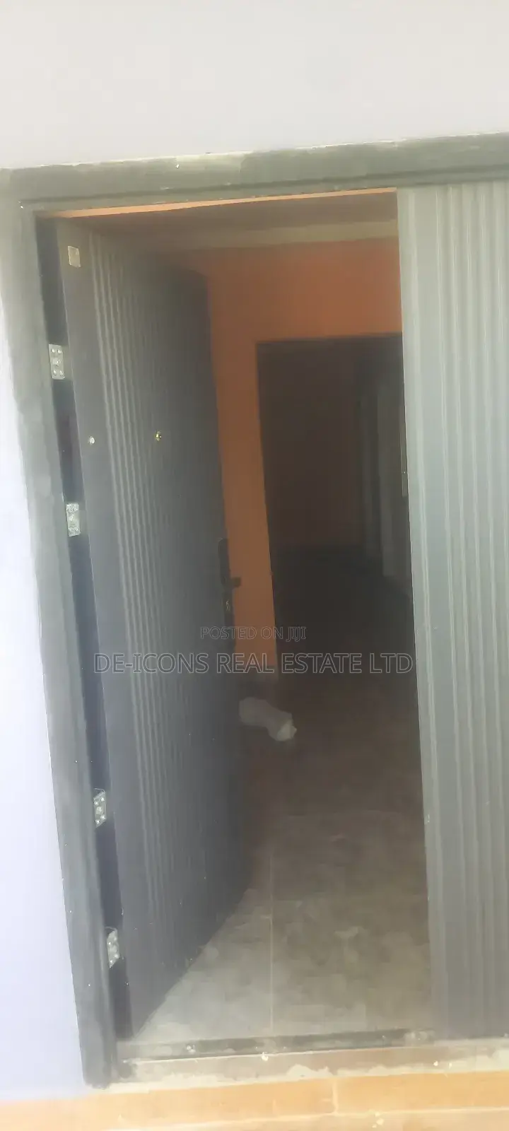 3bdrm Duplex in De-Icons Real Estate, Awutu Senya East Municipal