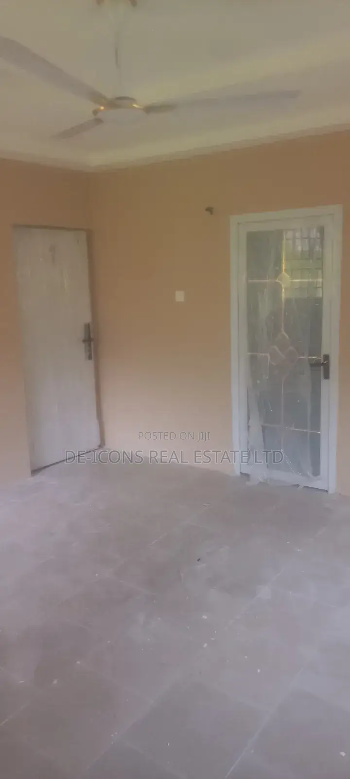 3bdrm Duplex in De-Icons Real Estate, Awutu Senya East Municipal