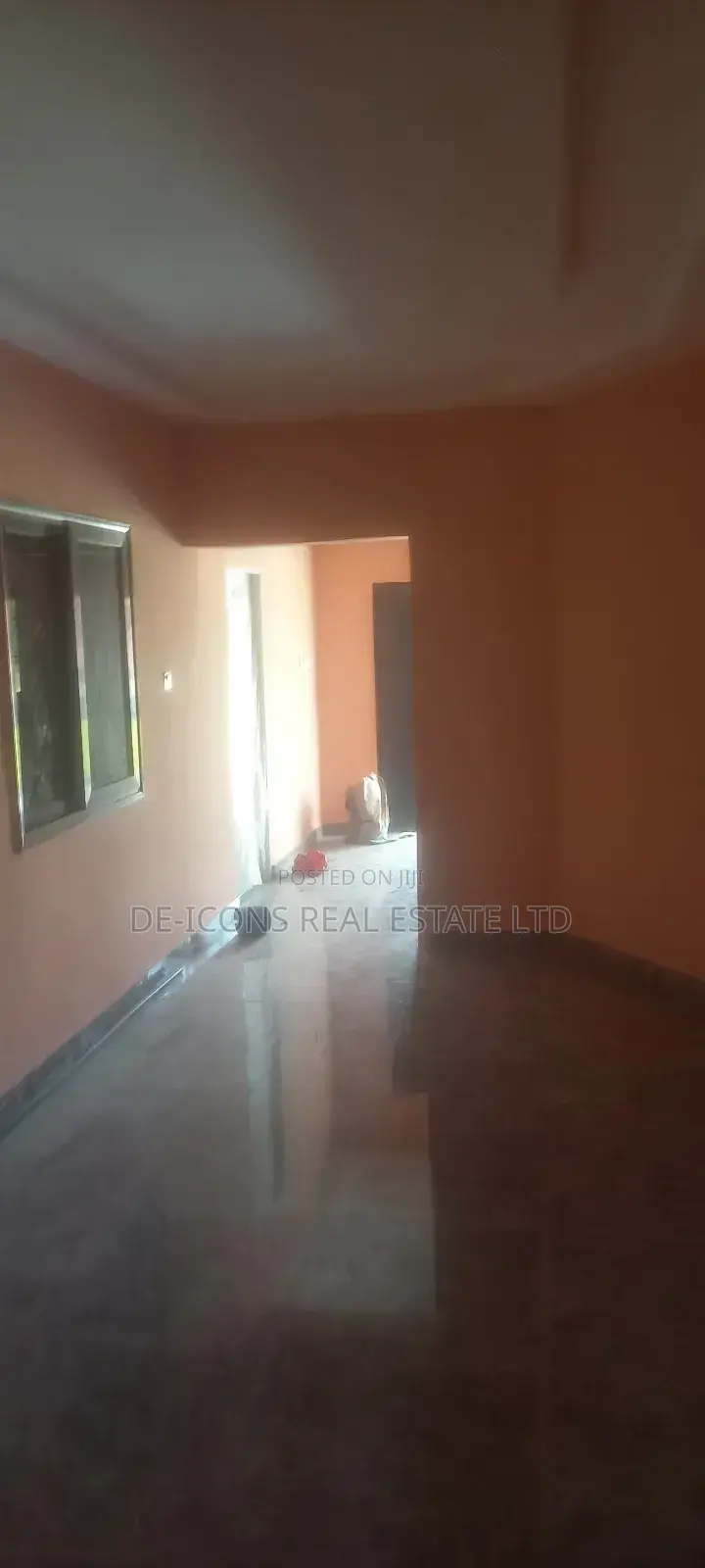 3bdrm Duplex in De-Icons Real Estate, Awutu Senya East Municipal
