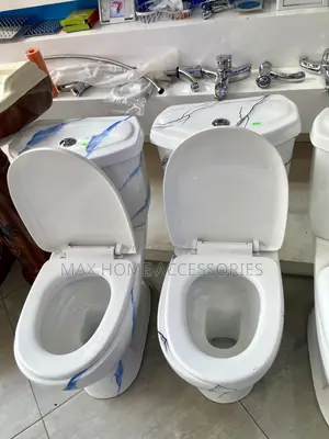 Close Couple WC