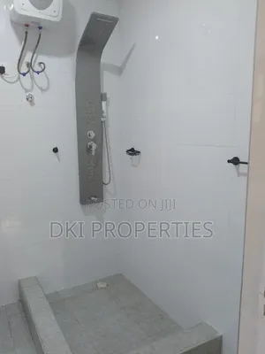 3bdrm House in Dki Properties, Adenta for sale