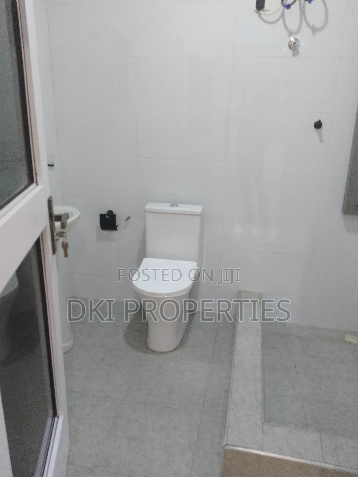 3bdrm House in Dki Properties, Adenta for sale