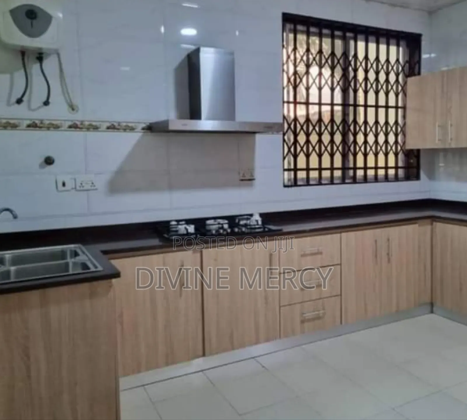 5bdrm Duplex in Camp Road, Awutu Senya East Municipal for sale