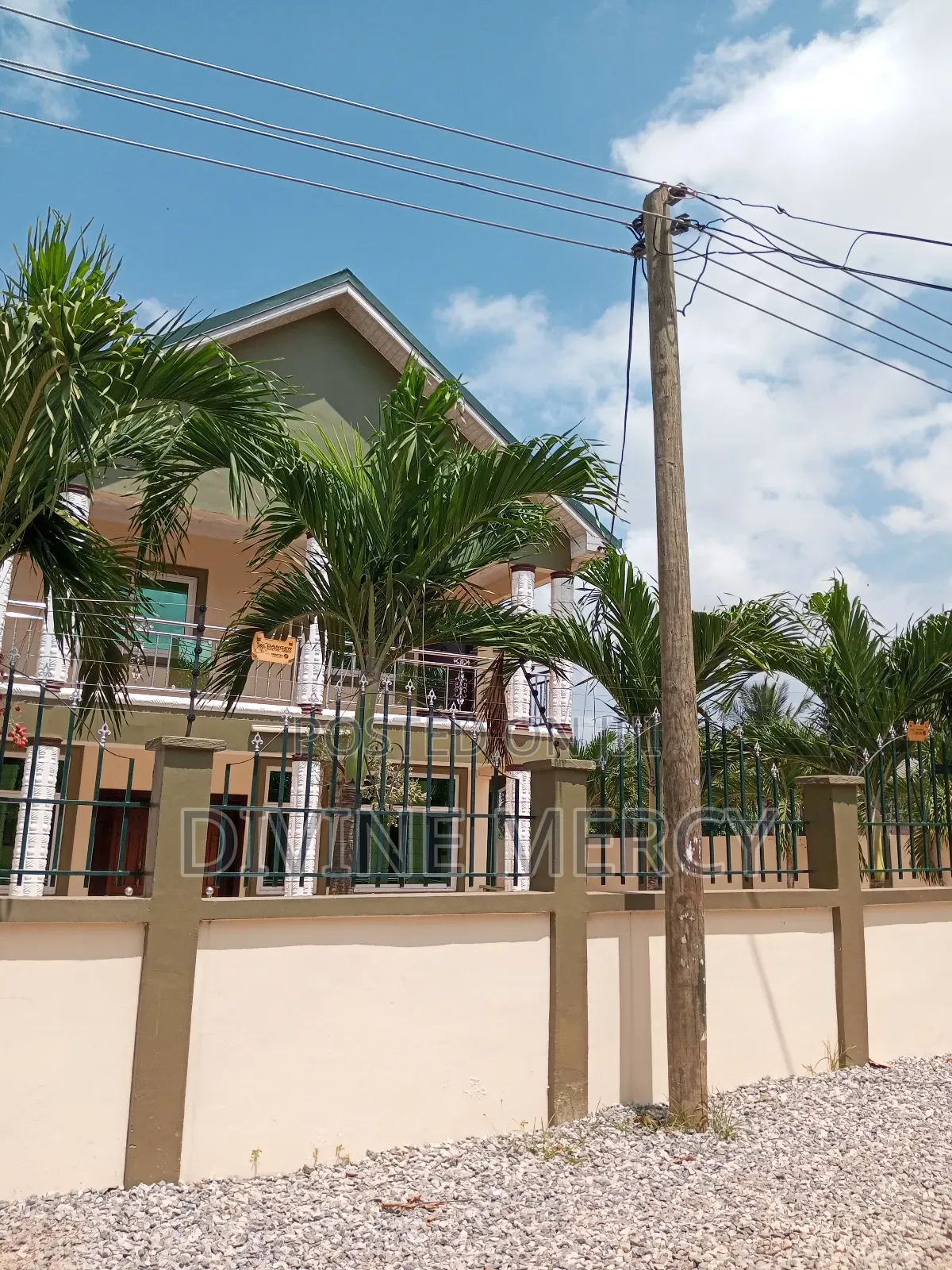 5bdrm Duplex in Camp Road, Awutu Senya East Municipal for sale