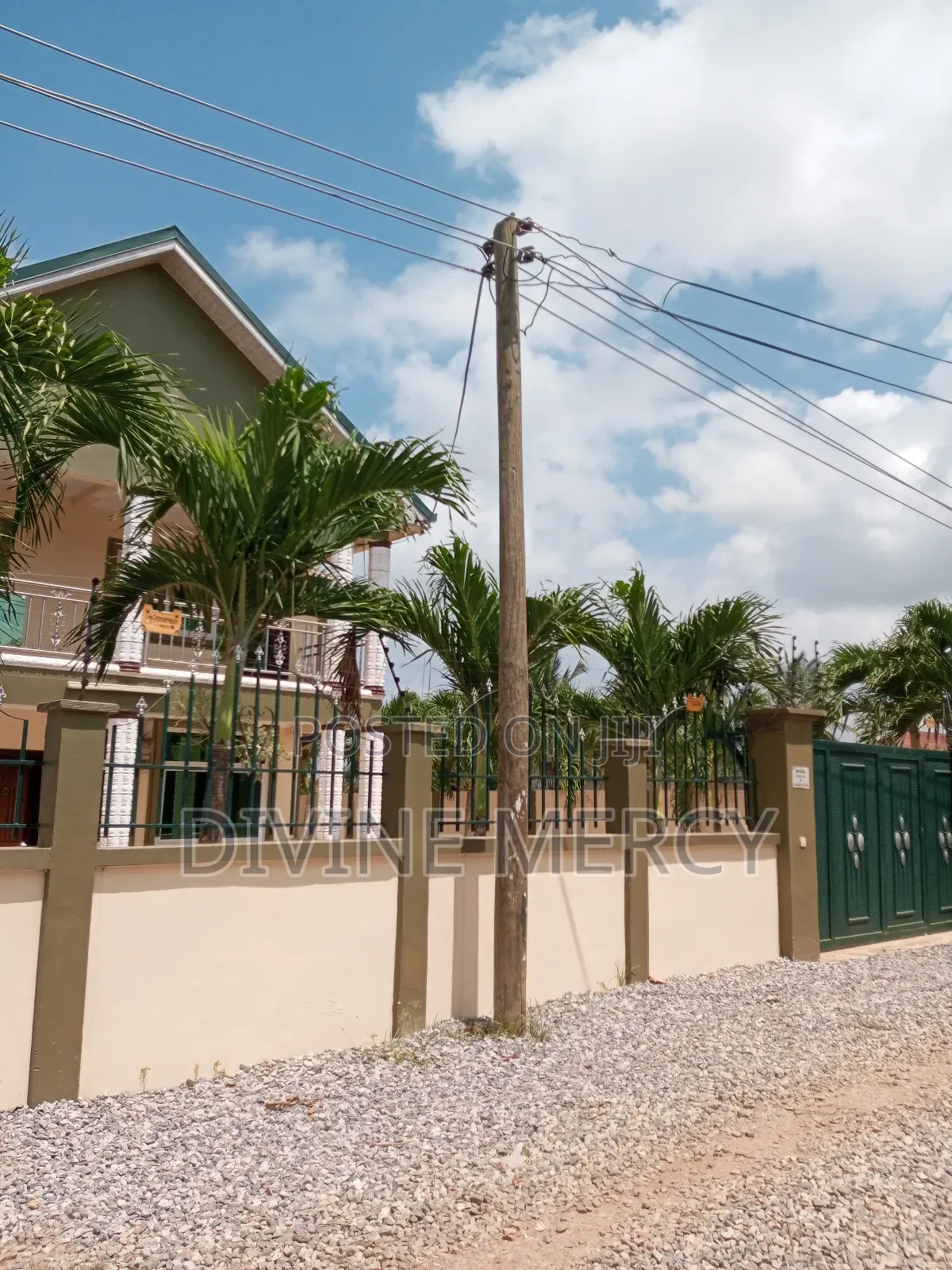 5bdrm Duplex in Camp Road, Awutu Senya East Municipal for sale