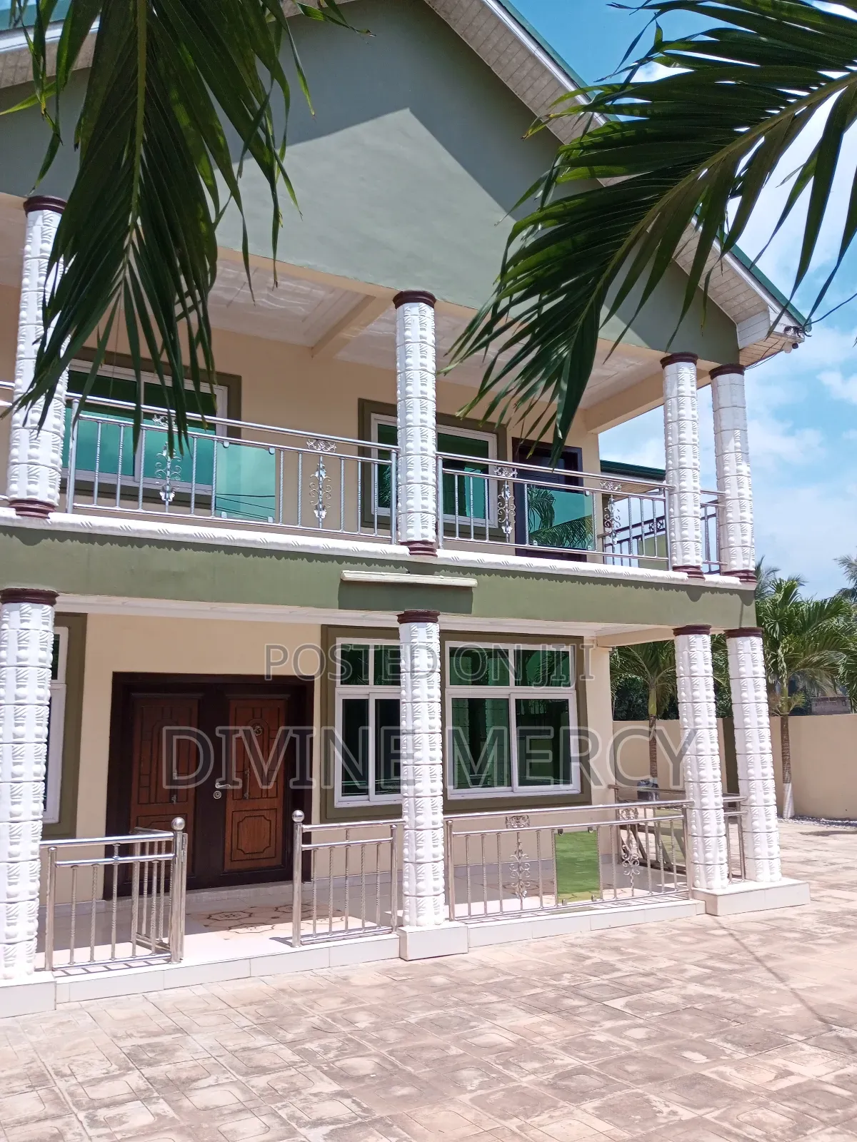5bdrm Duplex in Camp Road, Awutu Senya East Municipal for sale