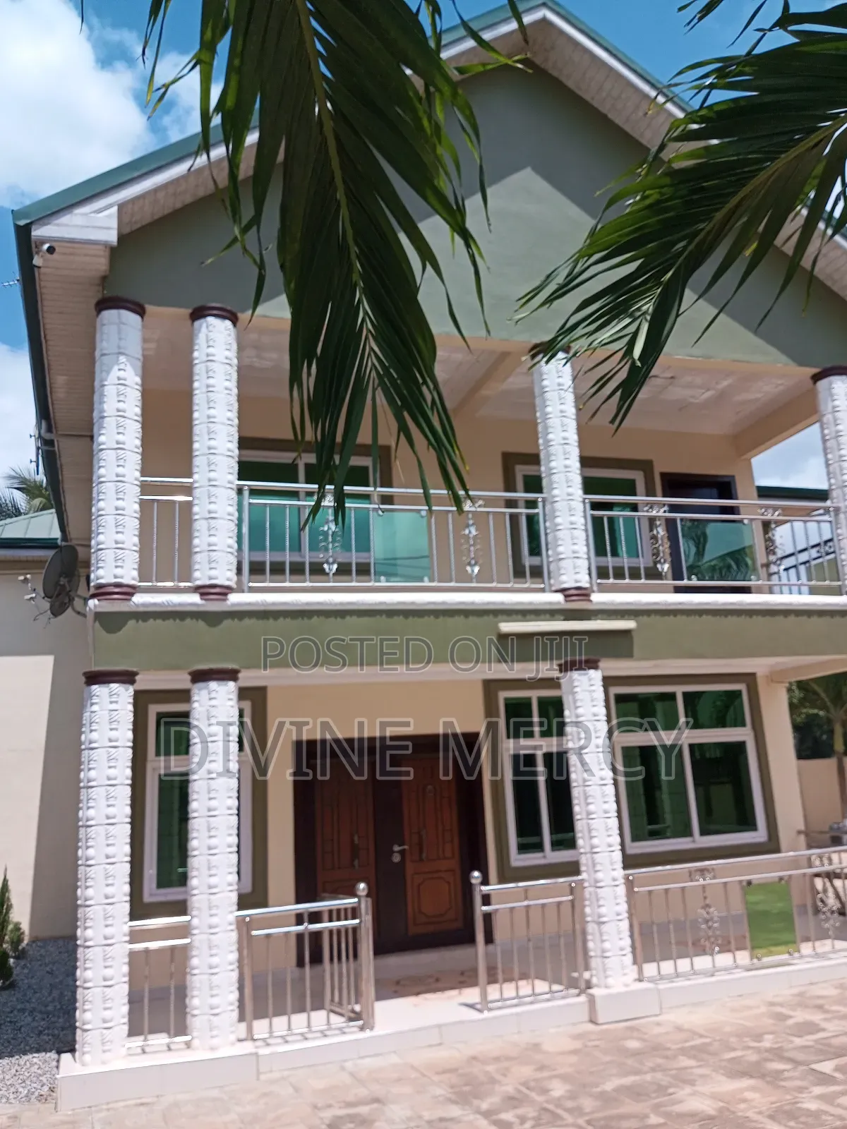 5bdrm Duplex in Camp Road, Awutu Senya East Municipal for sale