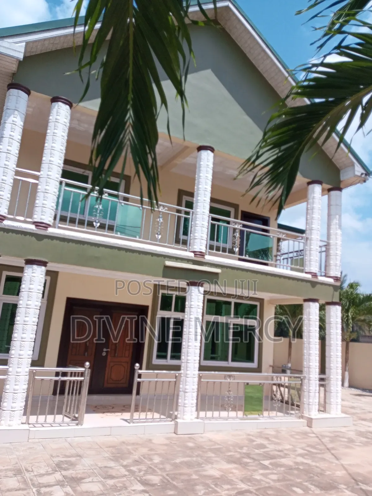 5bdrm Duplex in Camp Road, Awutu Senya East Municipal for sale