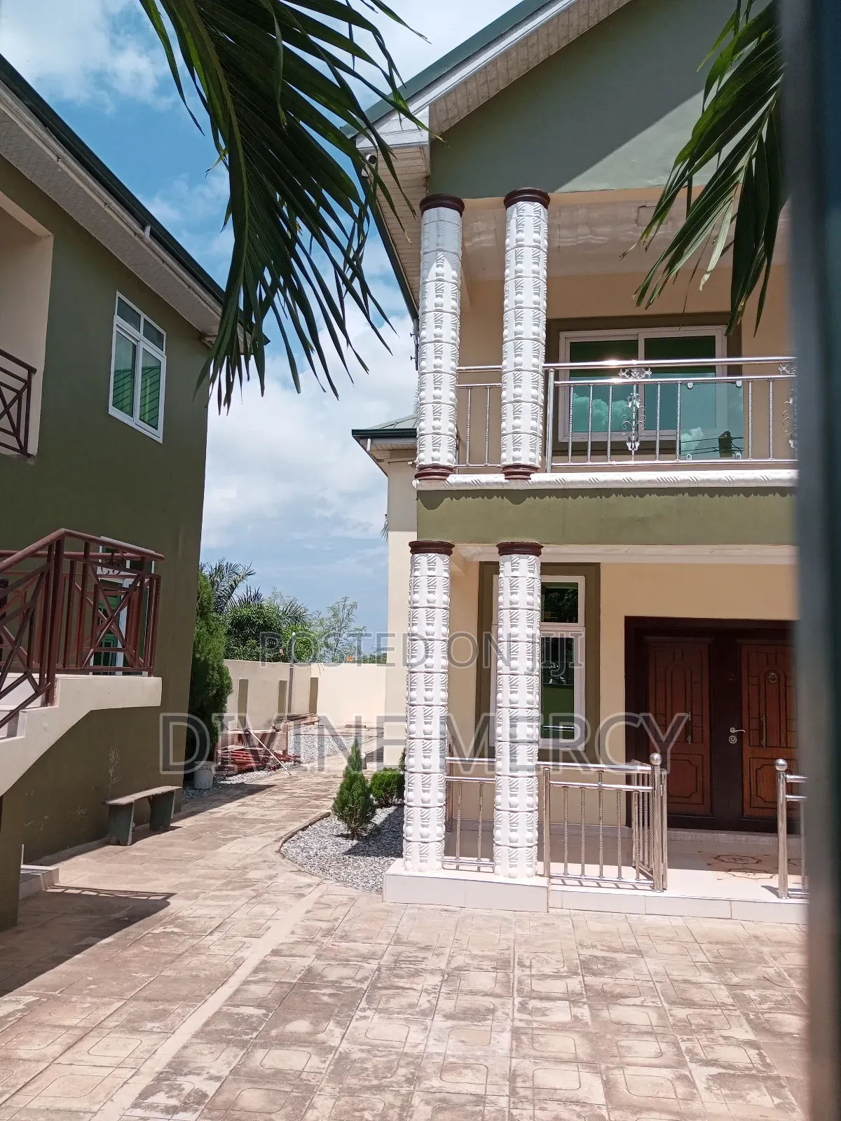 5bdrm Duplex in Camp Road, Awutu Senya East Municipal for sale