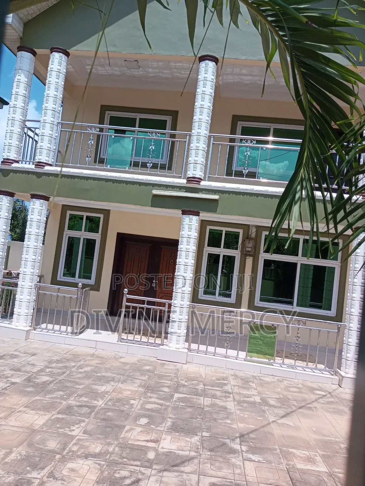 5bdrm Duplex in Camp Road, Awutu Senya East Municipal for sale