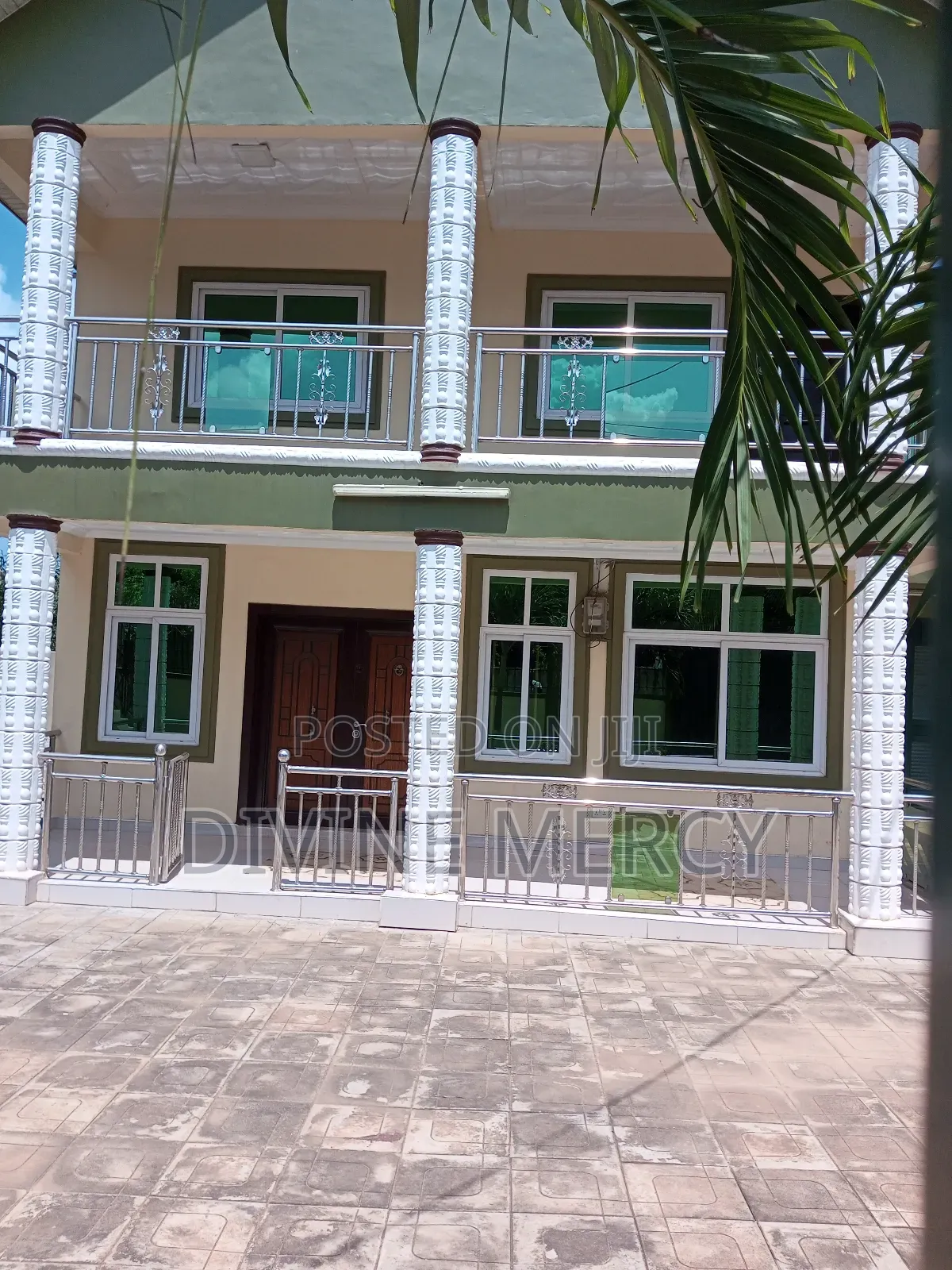5bdrm Duplex in Camp Road, Awutu Senya East Municipal for sale