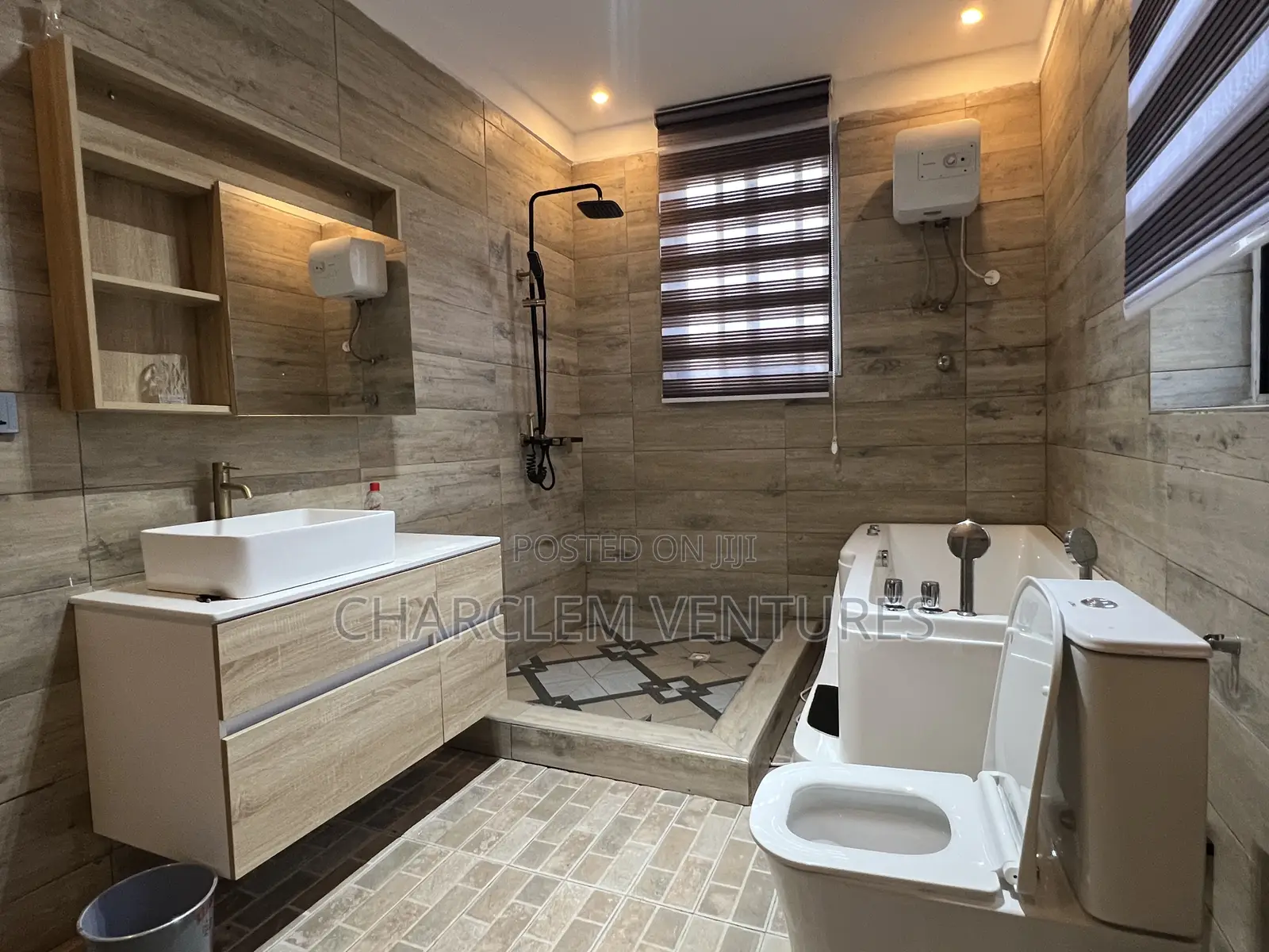 20bdrm House in Charclem Ventures, Accra Metropolitan for sale