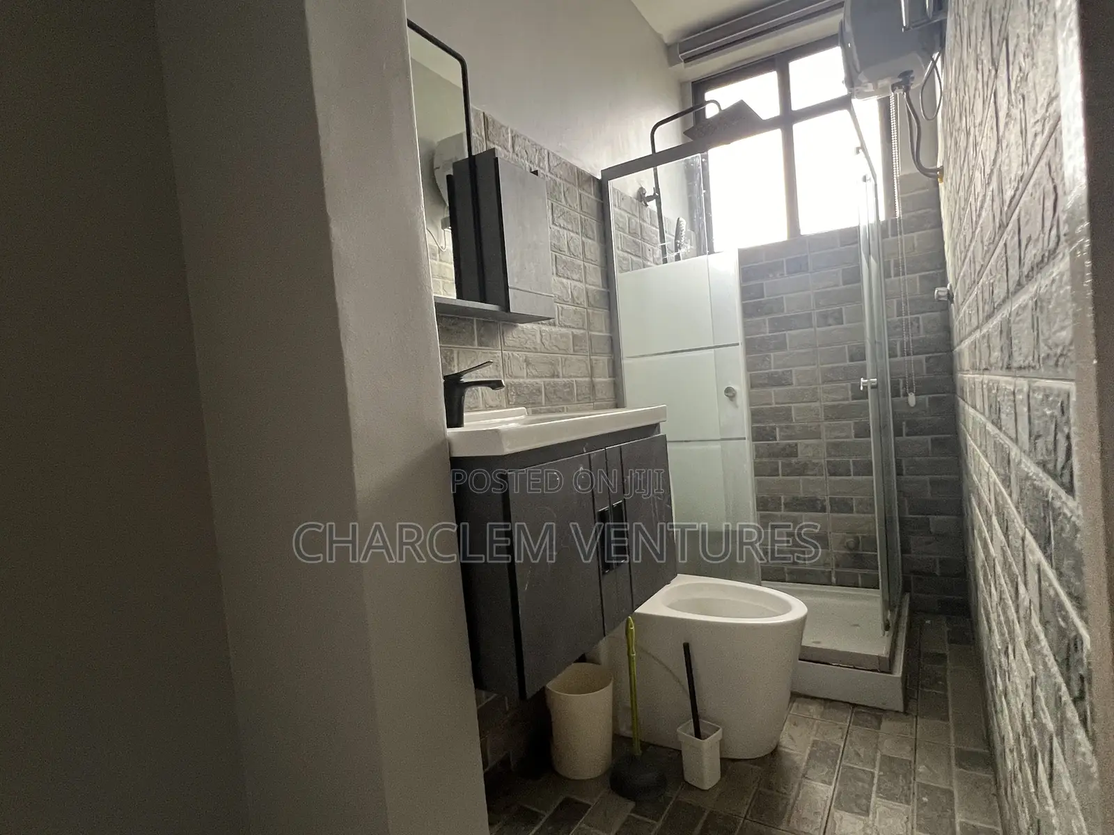 20bdrm House in Charclem Ventures, Accra Metropolitan for sale