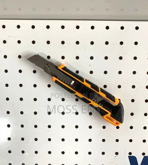 Snap-Off Blade Knife 18x100mm + 3 Blades - Hkns28035