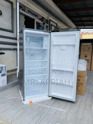 Super Chilling LG GN-Y331SLS Top Freezer Electric Fridge.