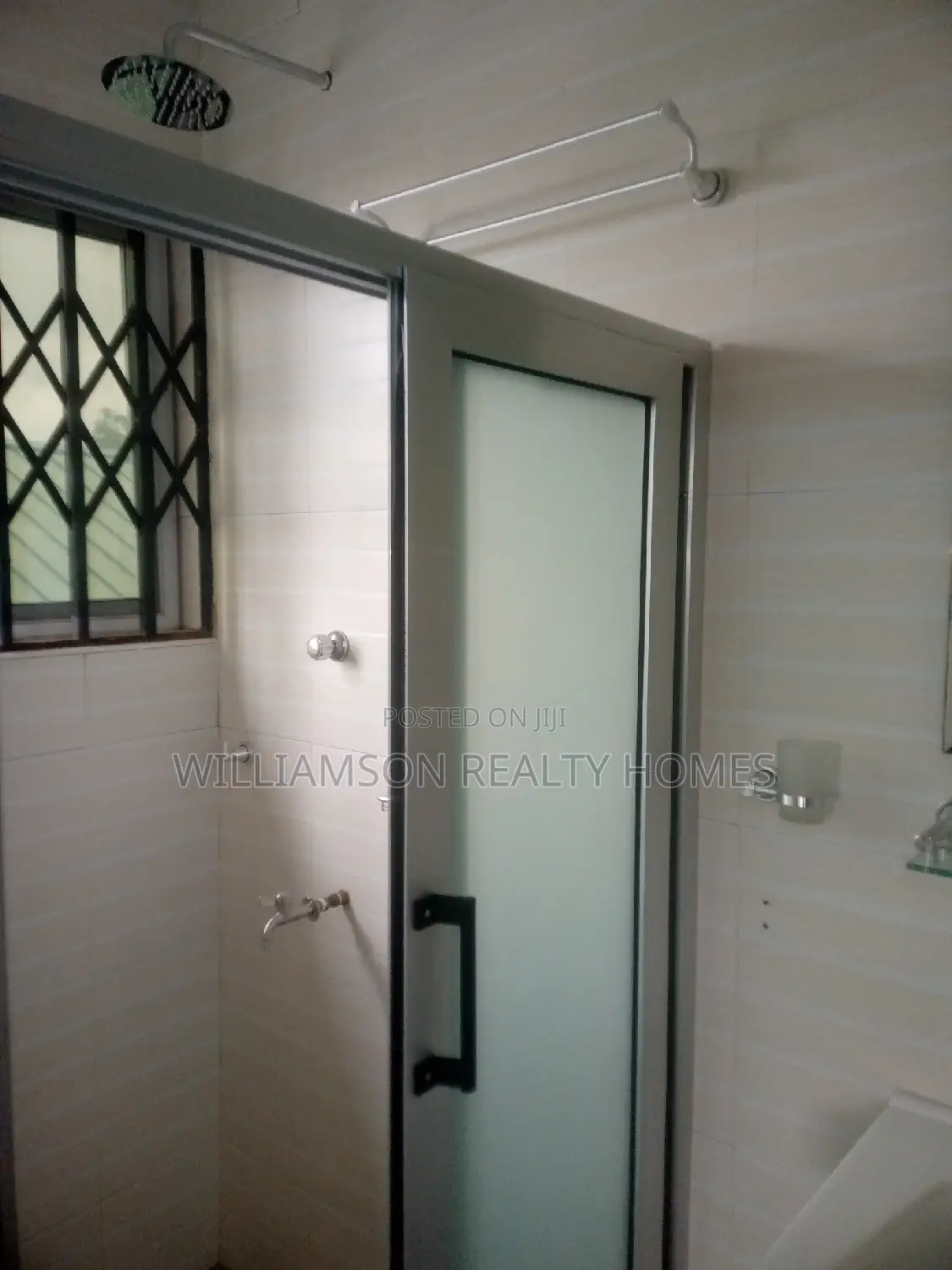 5bdrm Duplex in Tempo Estate Area, Spintex for rent