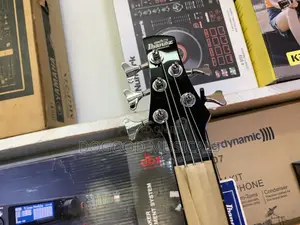 Ibanez Gio Soundgear 5strings Bass Guitar