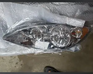 Camry 04 Headlight