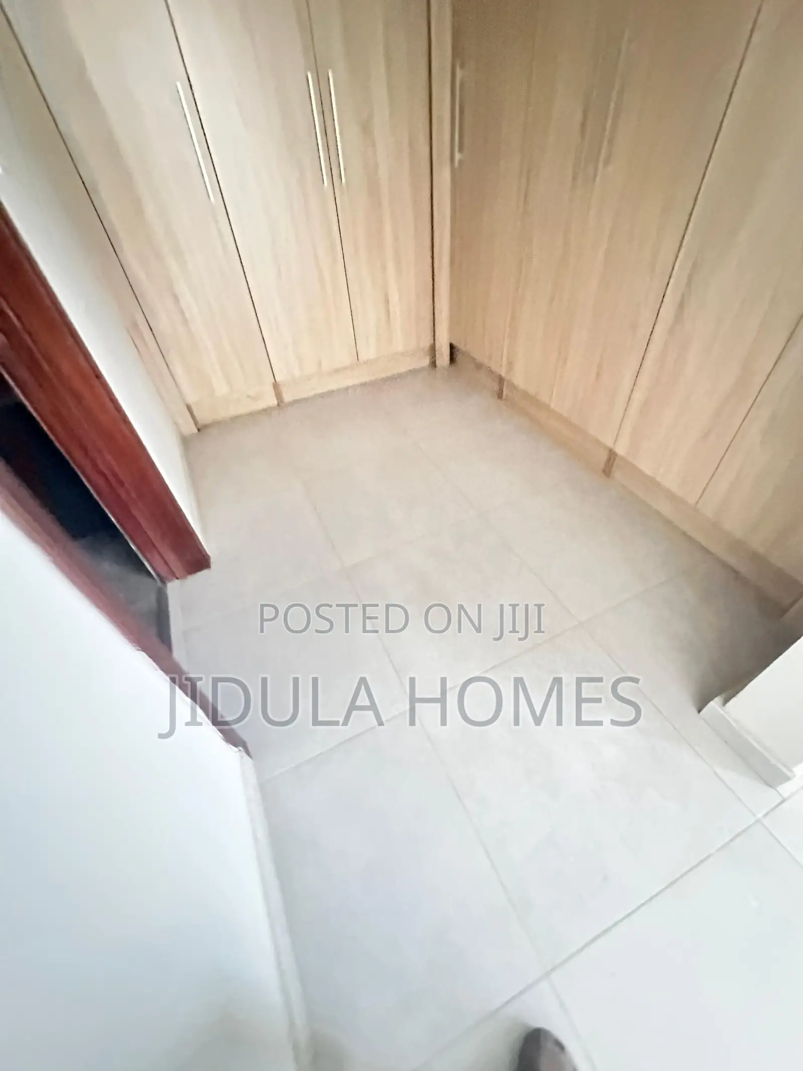 4bdrm Block of Flats in Lakeside Estate, Ashaley Botwe for sale